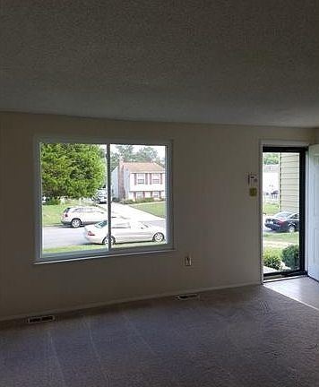 3rd image of 406 Lowell St