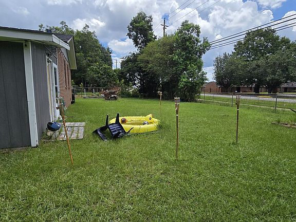 5th image of 223 Meadowridge Dr