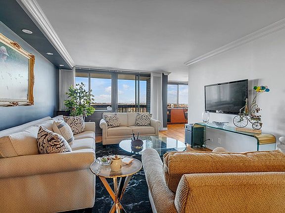 2nd image of 1 Bay Club Dr APT 20A