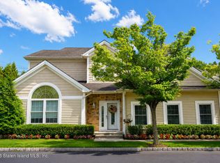 55 Topside Ln, Staten Island, NY 10309