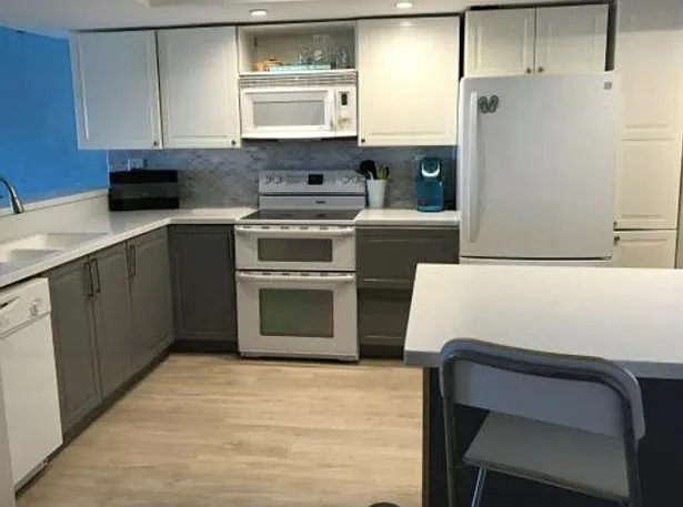650 Island Way — Photo 3