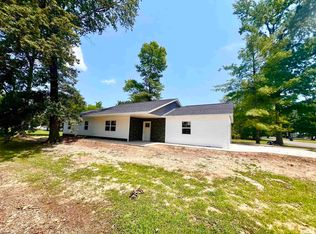 802 N Broadway St, Sesser, IL 62884
