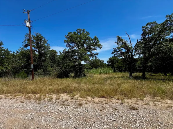 114 E Mojave Trl, Nocona, TX 76255