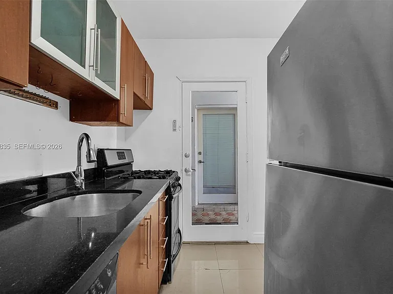 320 85th St #4 — Photo 5