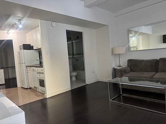 2nd image of 150 W 51st St APT 1025
