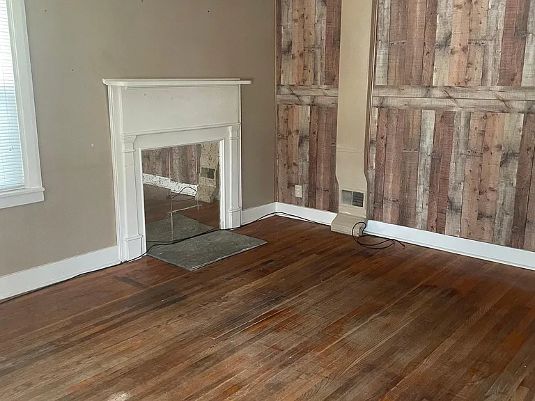 295 N Locust Point Rd — Photo 9