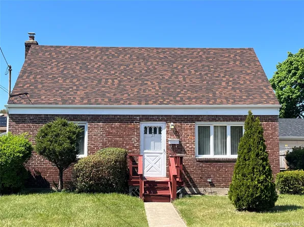 27 5th Avenue, Westbury, NY 11590
