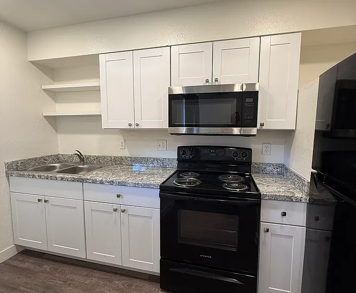 1701 N Park Ave #8 — Photo 2