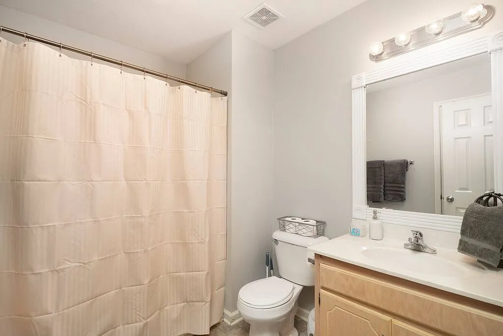 3 bed, $2,978 — Photo 1