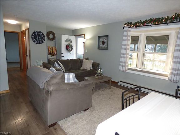 5th image of 888 Revere Cir