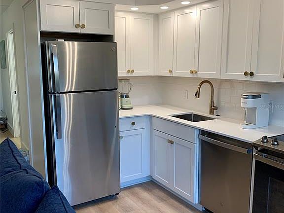 4th image of 800 Bayway Blvd APT 16