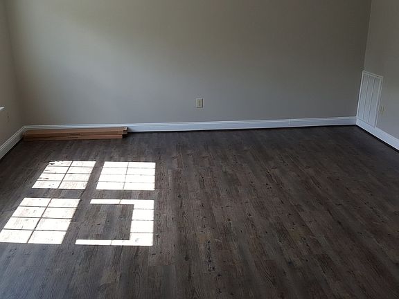 5th image of 1802 Cambridge Ct