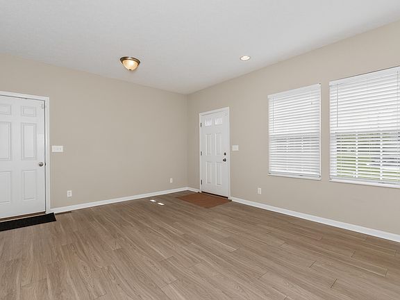 3rd image of 631 Mallard Dr