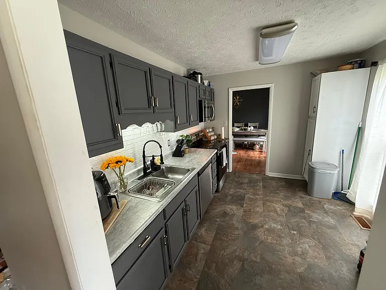 6338 Hawfield Dr — Photo 3