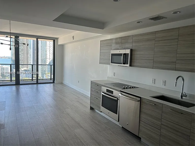 121 NE 34th St #2306A — Photo 4