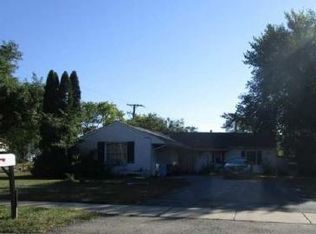 100 Lawton Ln, Bolingbrook, IL 60440