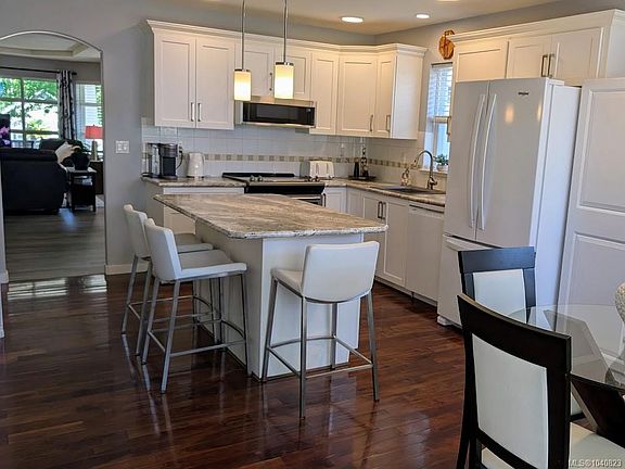 4th image of 886 Stanhope Rd