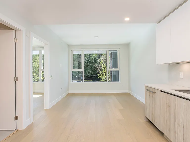 423 6th St #211 — Photo 3