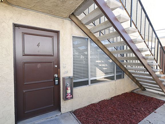 2nd image of 4455 Mentone St Unit 4