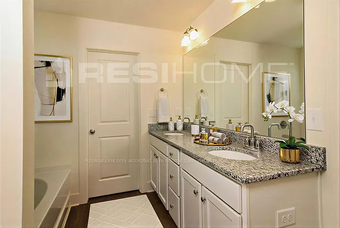 290 Emerald Dr — Photo 12