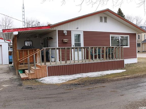 2nd image of 708 Ellice STREET