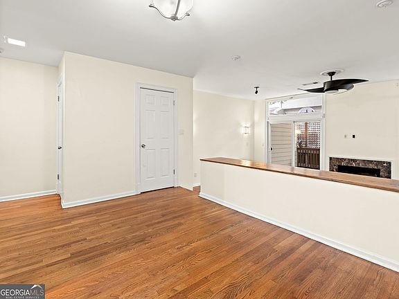 2nd image of 206 6th St NE #206