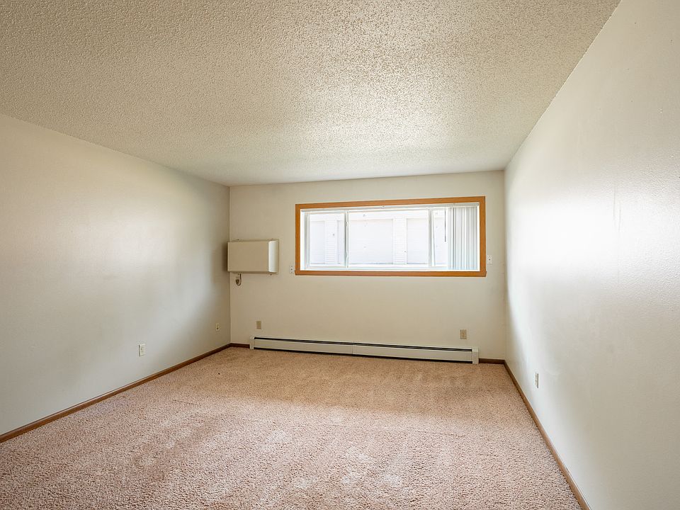 Fargo, ND Hawn Apartments | Living