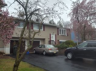 7 Drake Rd, Somerset, NJ 08873