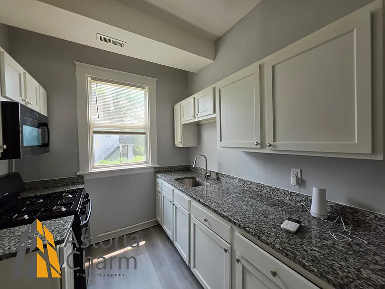 2206 Roslyn Ave #1 — Photo 11