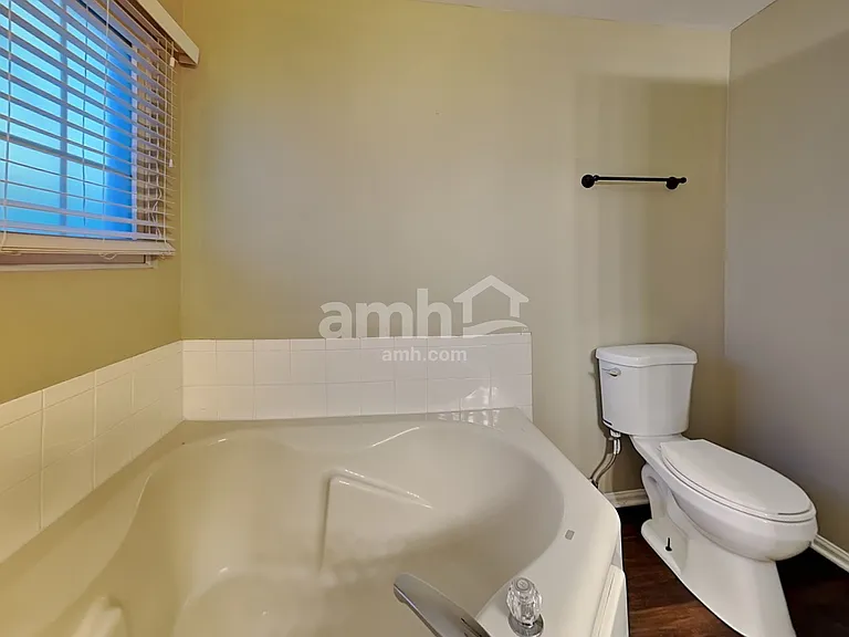 1920 Chestnut Grove Dr — Photo 13