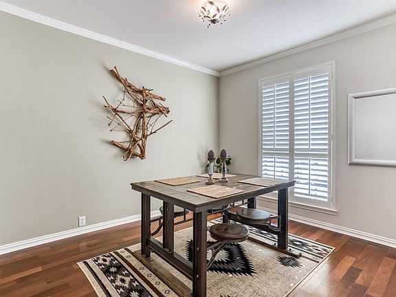 5th image of 2501 Travis Dr
