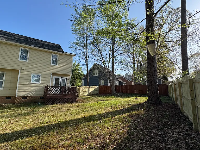 537 Highsmith Ct — Photo 16