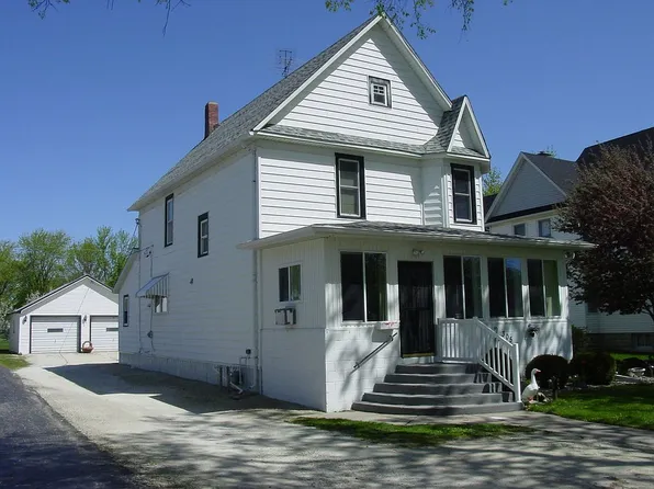 305 Orchard St, Chebanse, IL 60922