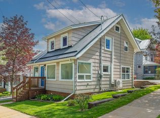 39 Maple St, Halifax, NS B3A 1X9
