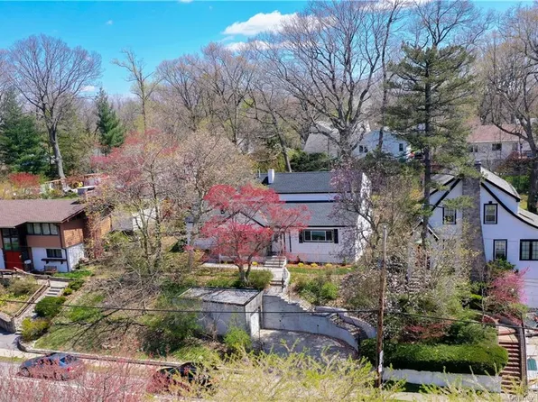 214 Rumsey Rd, Yonkers, NY 10705