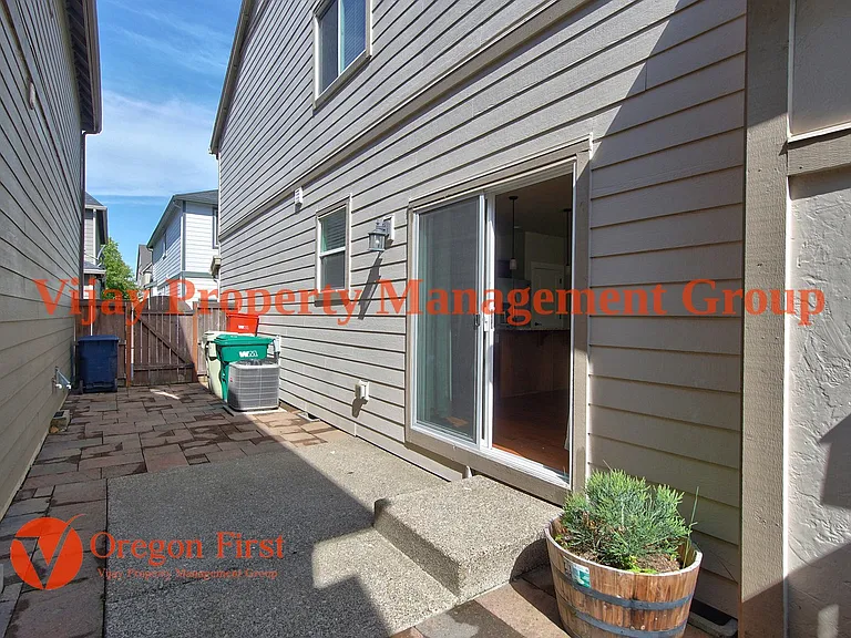 410 SW Basilone Ter — Photo 22