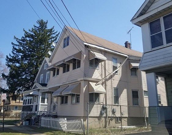 2nd image of 1224 E Henry St