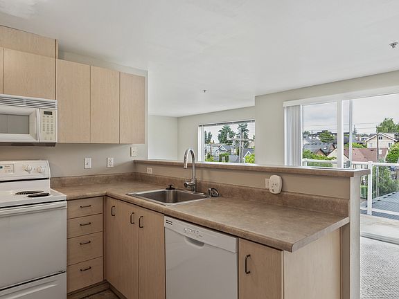 3rd image of 5200 Roosevelt Way NE #403