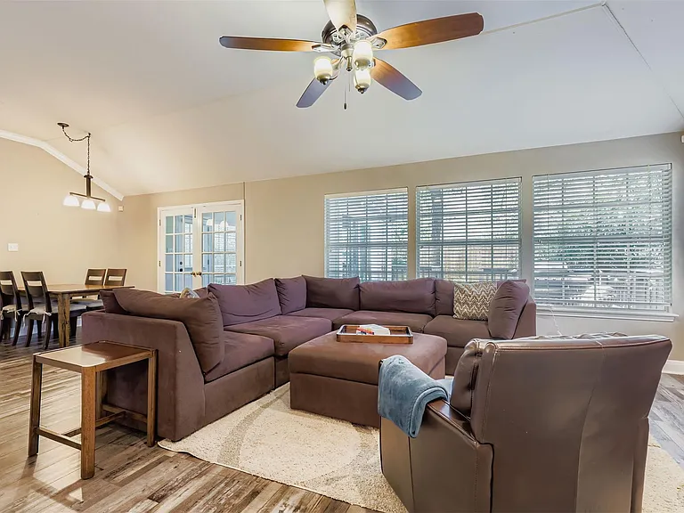 1809 Edelweiss Dr — Photo 6