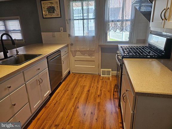 3rd image of 804 Marchman Rd