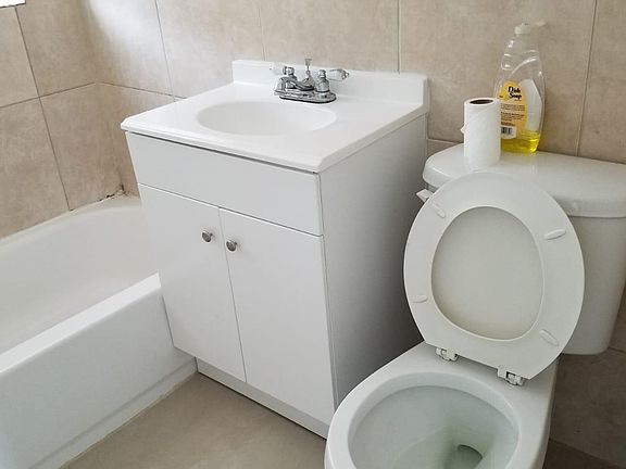 5th image of 300 SW 16th St APT 5