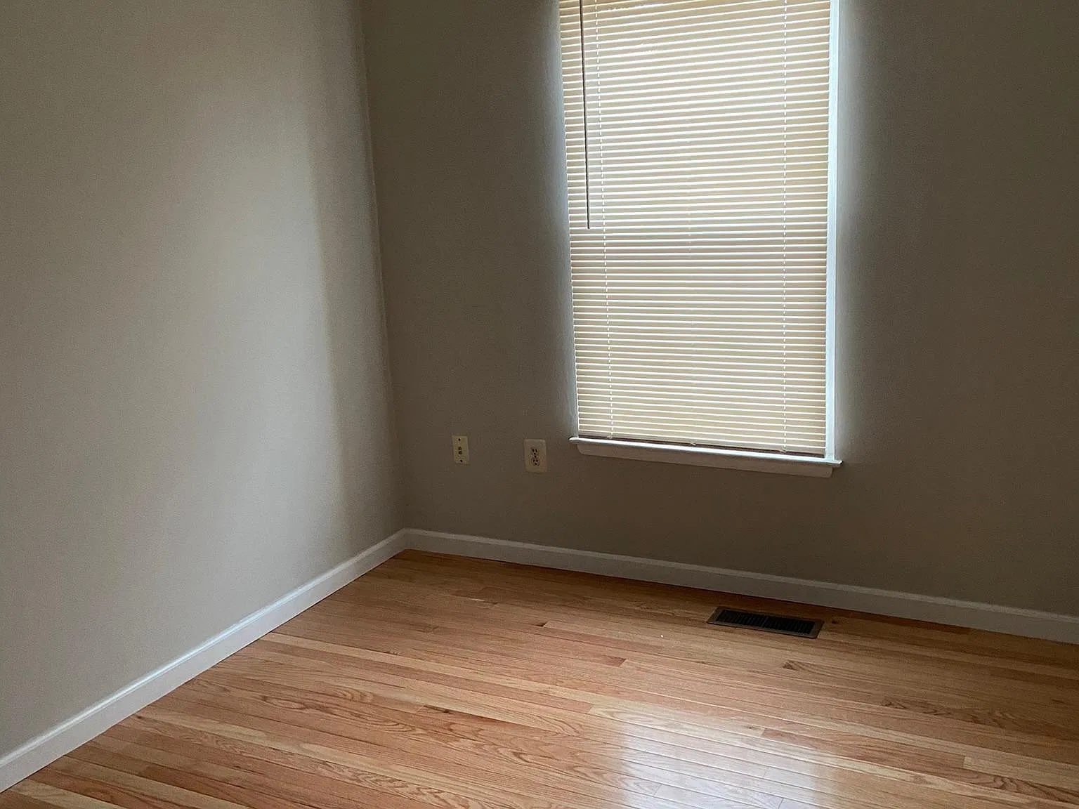 3 bed, 2.5 bath, 1280 sqft, $2,800 — Photo 2