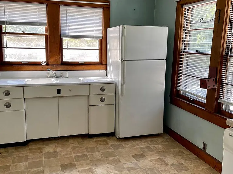 1123 N Madison St — Photo 16