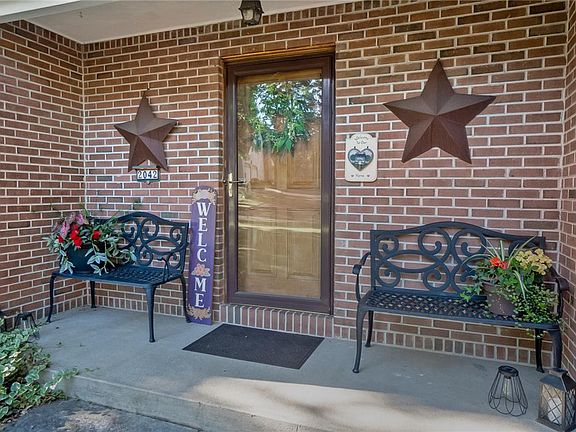 3rd image of 2042 Hilltop Rd