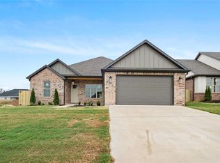 160 N Eagle Mountain St, Prairie Grove, AR 72753