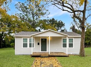 501 James St, Clute, TX 77531