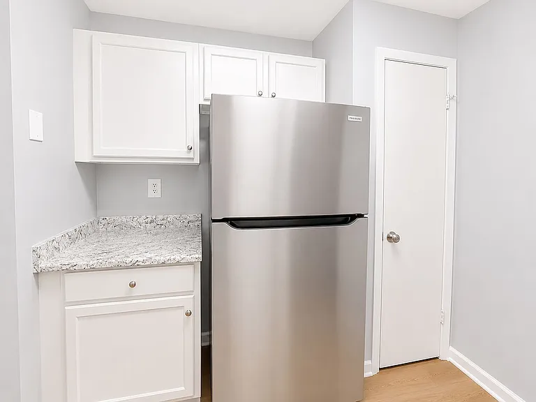 412 Fairfax Dr #6 — Photo 8