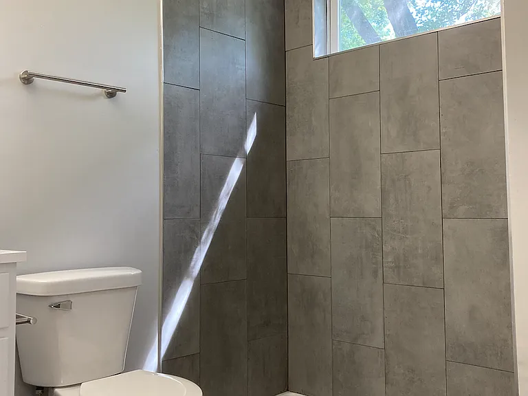 1229 E Sorin St — Photo 4
