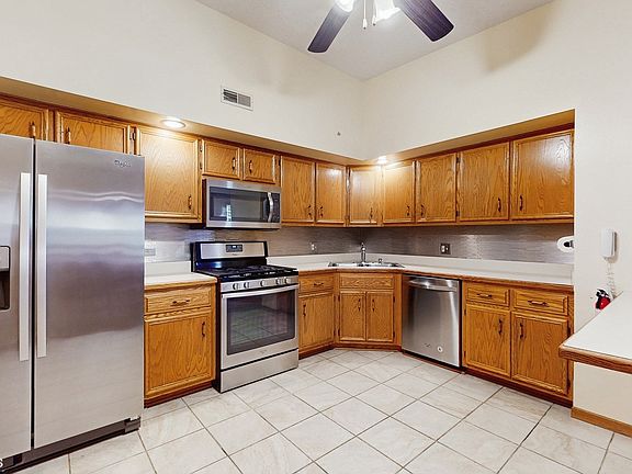 5th image of 2875 Heritage Dr APT 2C
