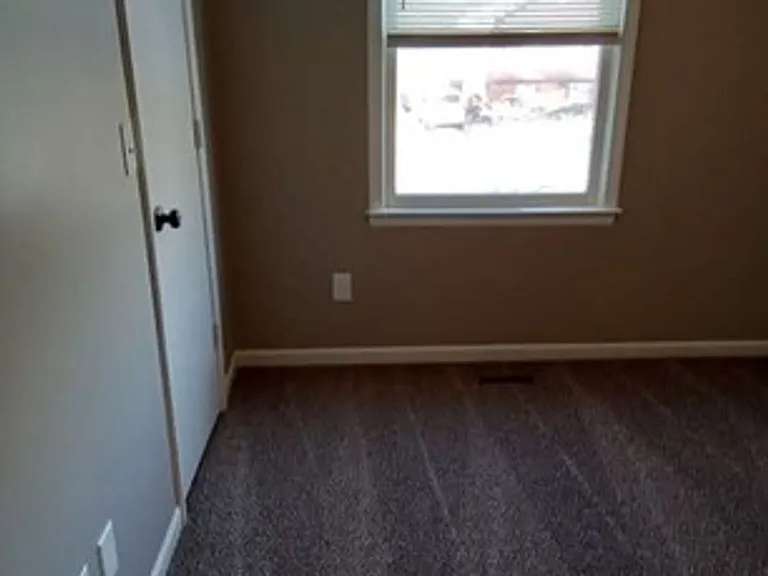 2409 NE Carousel Cir — Photo 11
